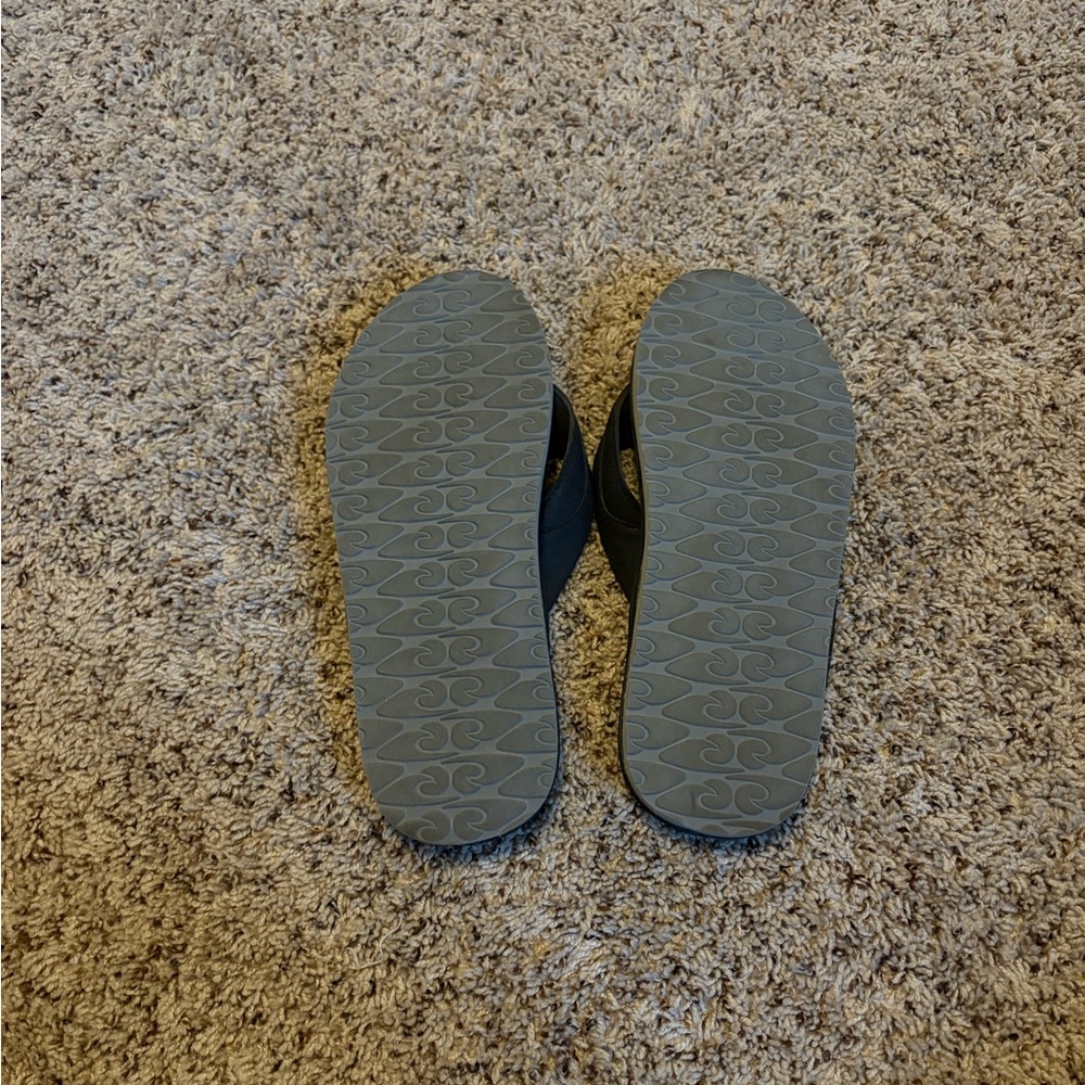 Reef Men's Black Cushioned Flip Flops - Picture 6 of 7